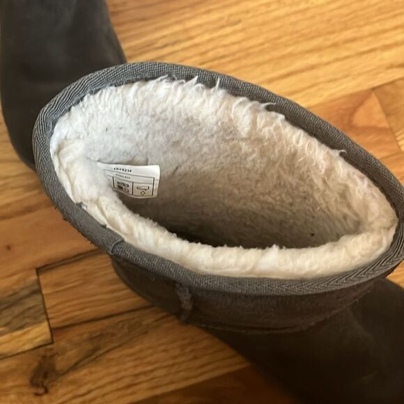 Koolaburra Gray Mid-Calf Boots with Plush Lining - Picture 7 of 8